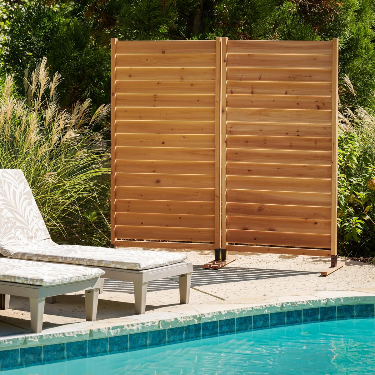 Cedar Wood Louvered Privacy Screen